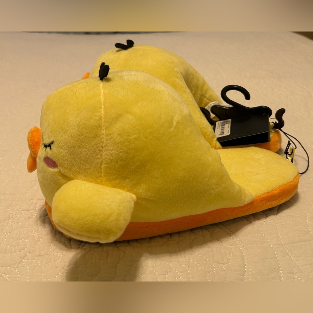 Forever 21 Yellow and orange cute Chick slippers